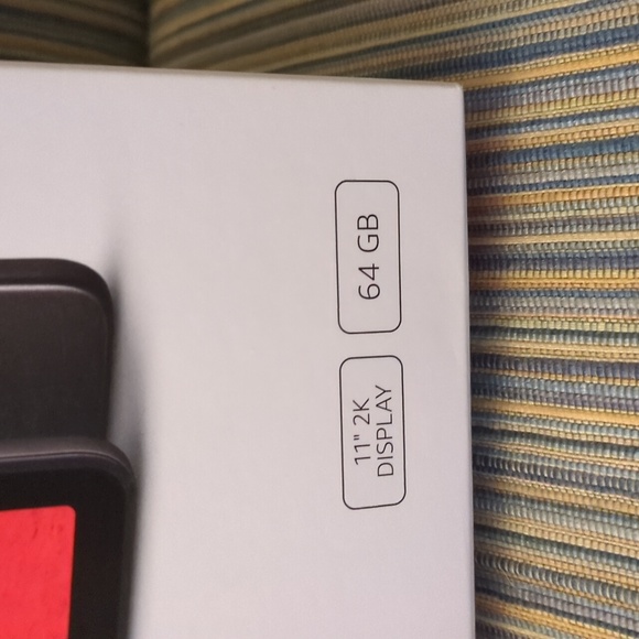 Kindle Fire Max 11 64gb - Picture 2 of 7